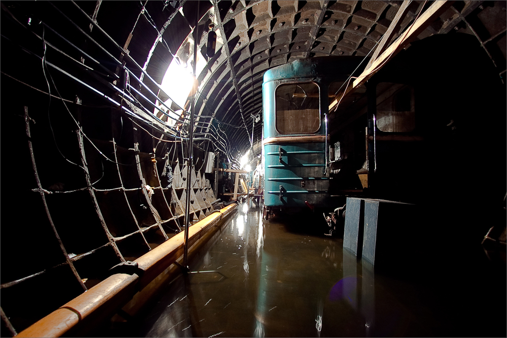 Последствия затопления тоннеля в метро