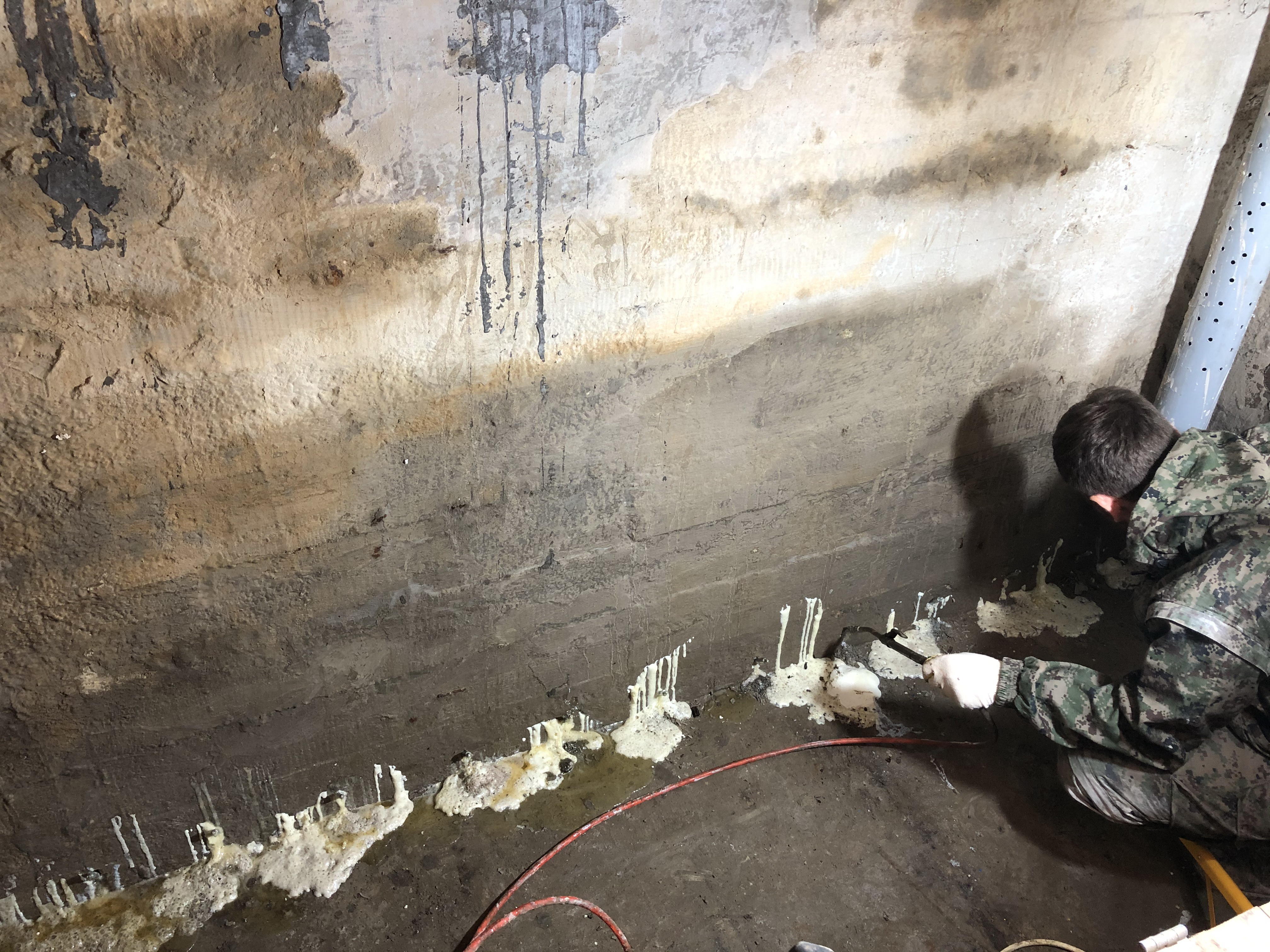 Инъекционная гидроизоляция бетонных стен и швов в подвале