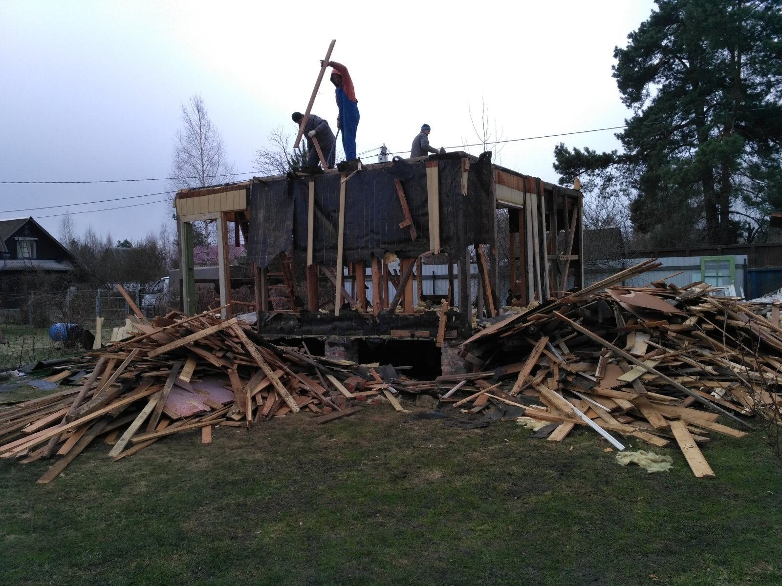 Демонтаж деревянных дачных домов и коттеджей