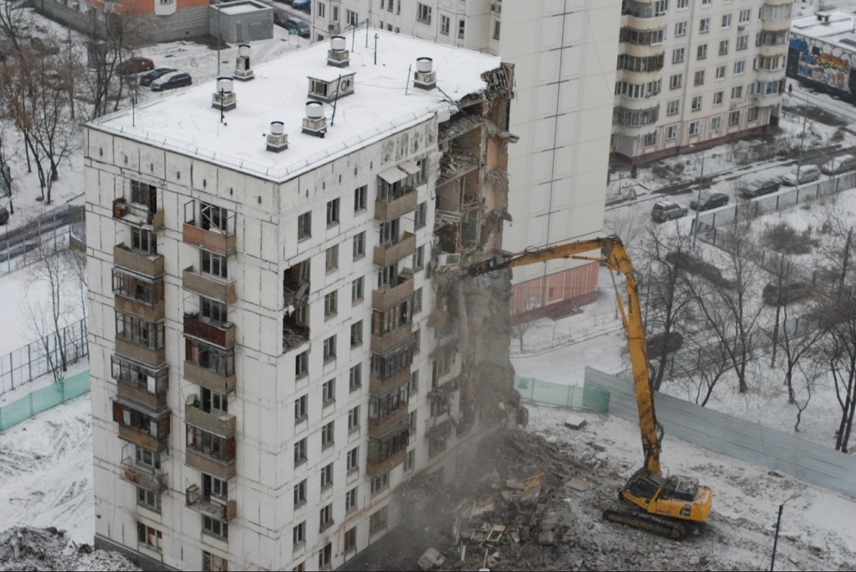 Снос и демонтаж высотных зданий и сооружений