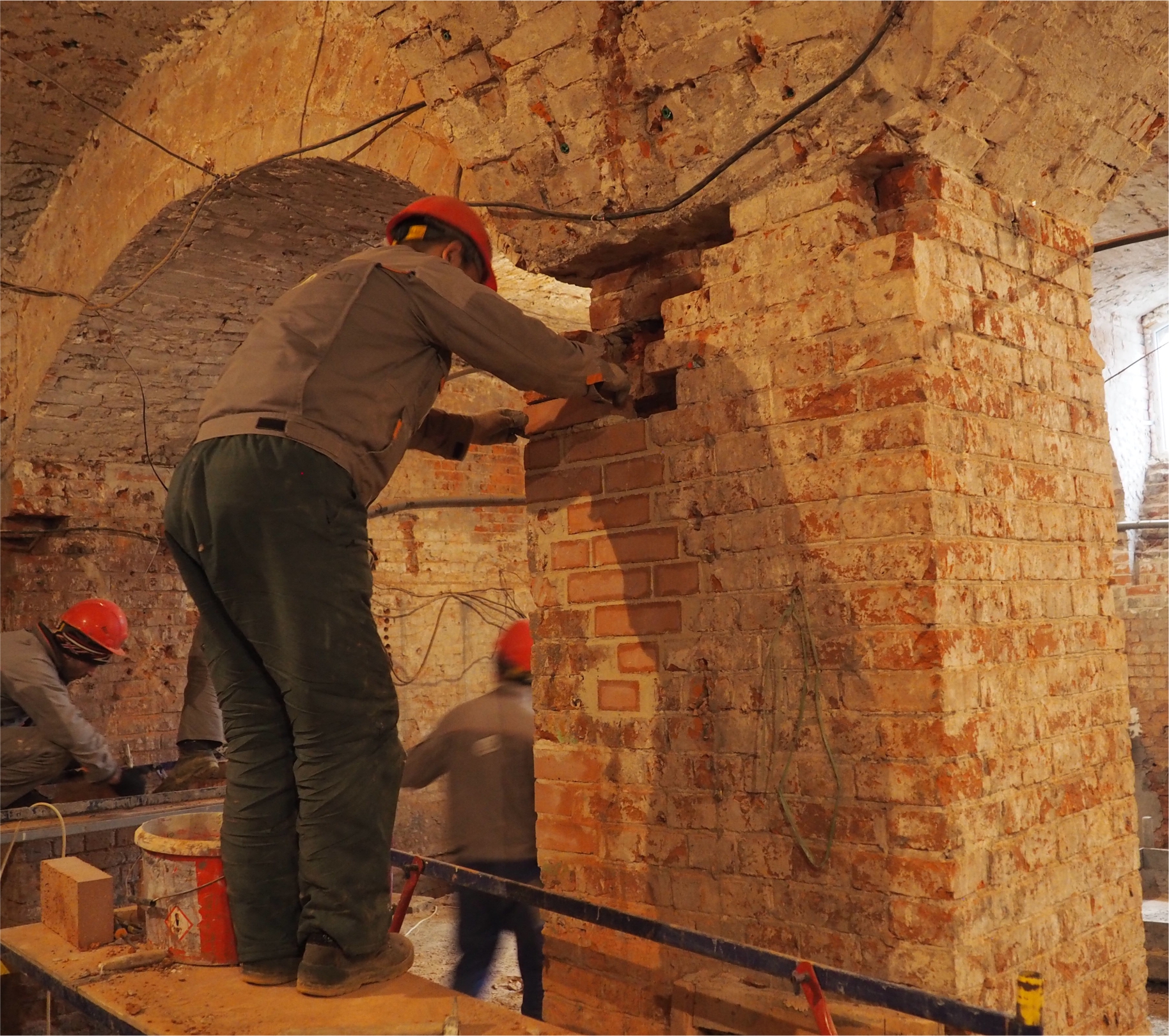Реставрация старой кирпичной кладки памятника архитектуры
